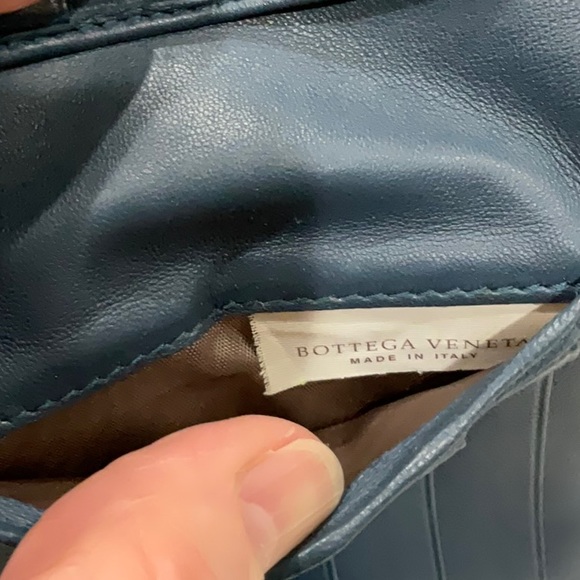 Bottega Veneta Leather Compact Wallet - Picture 6 of 9